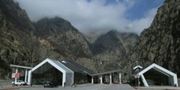 Մեկ ամսով ավտոմեքենաների համար նախատեսված ելքերը «Կազբեգի» մաքսային անցակետում կփակվեն