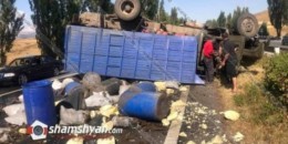 Կոտայքի մարզում մի քանի տոննա պանրով բարձված ЗИЛ-ը բախվել է մեկ այլ ЗИЛ-ի եւ շրջվել. կան վիրավորներ. shamshyan.com