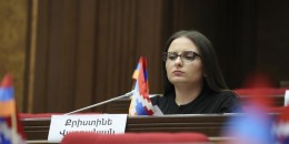 Երբ չես կարողանում երկար ժամանակ խաղալ դերդ ու դիմակդ պատռվում է․ Քրիստինե Վարդանյան