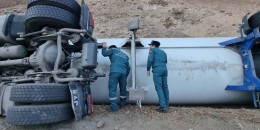 Բեռնատարը դուրս է եկել ճանապարհի երթևեկելի հատվածից և կողաշրջվել