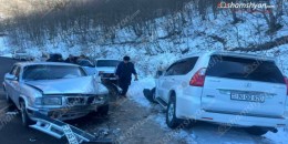 Սյունիքի մարզում բախվել են Lexus-ն ու GAZ 3110-ը. կան վիրավորներ