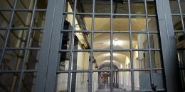 Չցանկանալով նույն խցում պահվել հոր սպանության համար մեղադրվողի հետ՝ դատապարտյալը սպանել է նրան