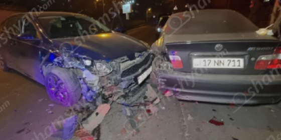 Օրբելի-Բաղրամյան հատվածում Kia-ն բախվել է կայանած BMW-ին, BMW-ն էլ՝ Volkswagen-ին