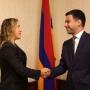 Ռուստամ Բադասյանը հանդիպել է Ջենիֆեր Սվիդերի հետ