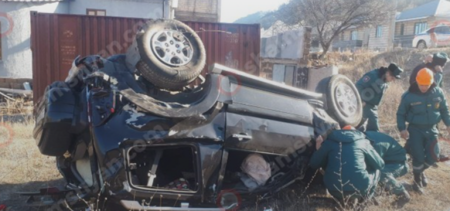 Ծաղկաձորում «Mitsubishi Pajero»-ն, 10 մետր գլորվելով, հայտնվել է դաշտում․ վարորդը մահացել է․ Shamshyan.com