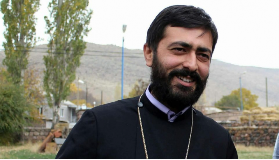 Քաղաքակա՞ն, թե՞ անձնական շահ․ ինչո՞ւ է Եկեղեցու միասնությունը խարխլում Թալինի հոգևոր հովիվը․Yerkir.am