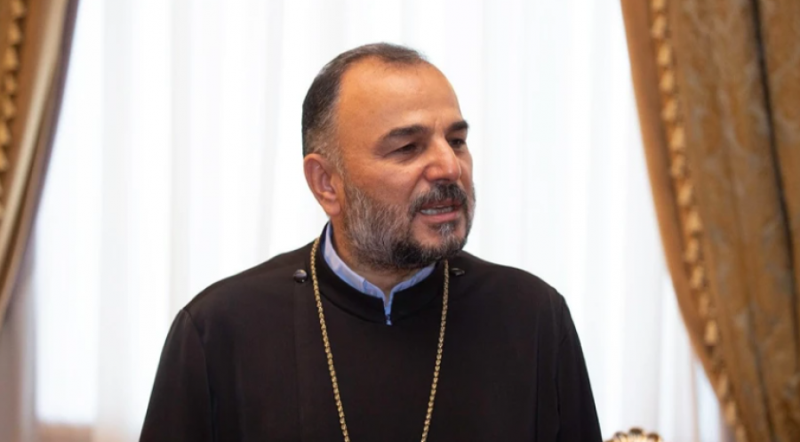 Ինչպես է Վրթանես Սրբազանը ուրանում Վեհափառ Հայրապետին. &laquo;Իրավունք&raquo;