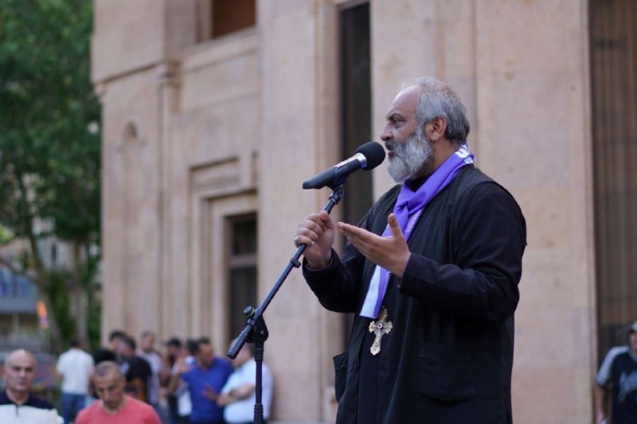 Այդ փորձագետներին մենք գումար վճարենք, կասեն՝ շարժումը տիեզերական նշանակություն ունի. Բագրատ սրբազան