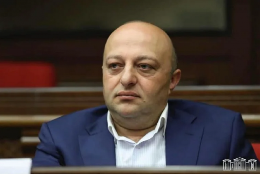 «Եկել եք, որոշել եք կալանավորեք, կալանավորեք, ձերը էտ ա՝ կալանավորելը, մարդուն ճնշելն ու վախեցնելը։ Մերը՝ պայքարելն է, թասիբն ու պատիվը»․ Արթուր Սարգսյան