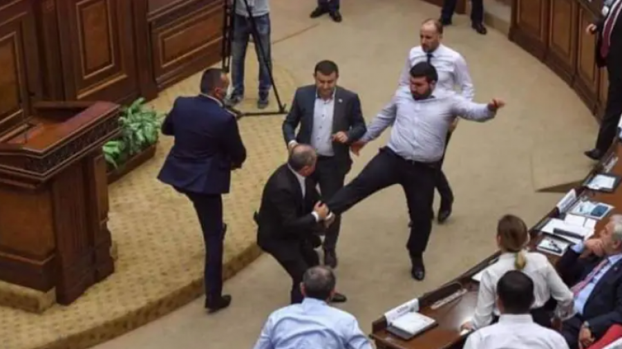 Սպասեք, կինոն դեռ առջևում է. «Հրապարակ»