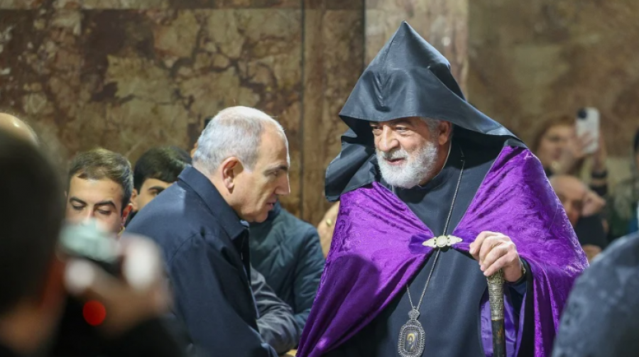 Կճոյանը էլ չգիտի ոնց իր հավատարմությունը ցույց տա Փաշինյանին․ &laquo;Իրավունք&raquo;