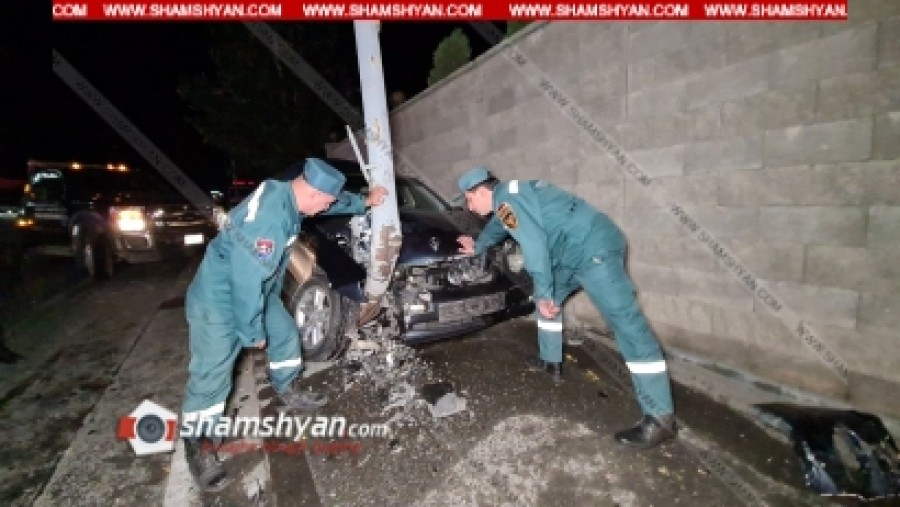 ՌԴ քաղաքացին Mercedes-ով մխրճվել է երկաթե էլեկտրասյան մեջ․ կան վիրավորներ