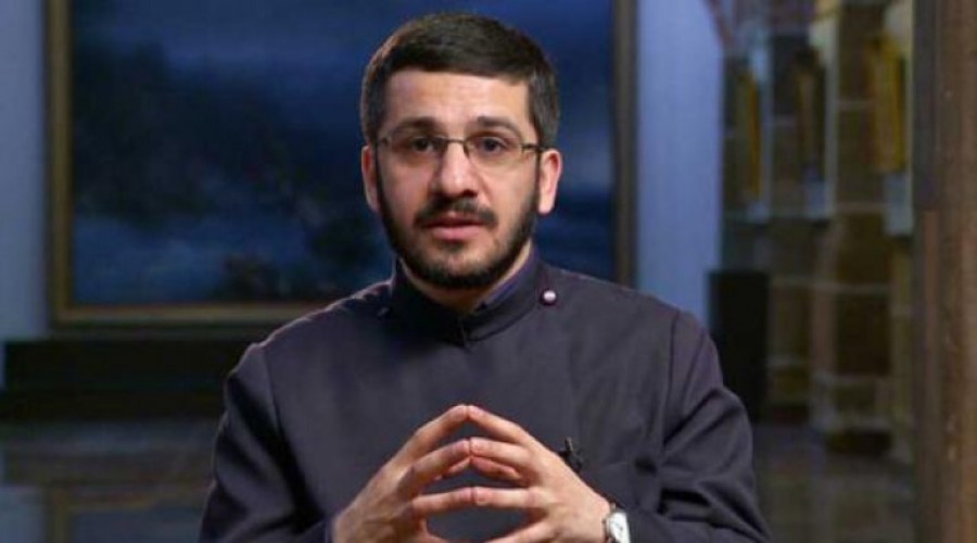 Եթե մերժվում ենք Քրիստոսի անվան համար, ուրեմն ճիշտ ճանապարհի վրա ենք։ Թող մեր զենքը լինի Խաչը, մեր վահանը՝ հավատքը, եւ մեր հաղթանակը՝ սերն ու միաբանությունը