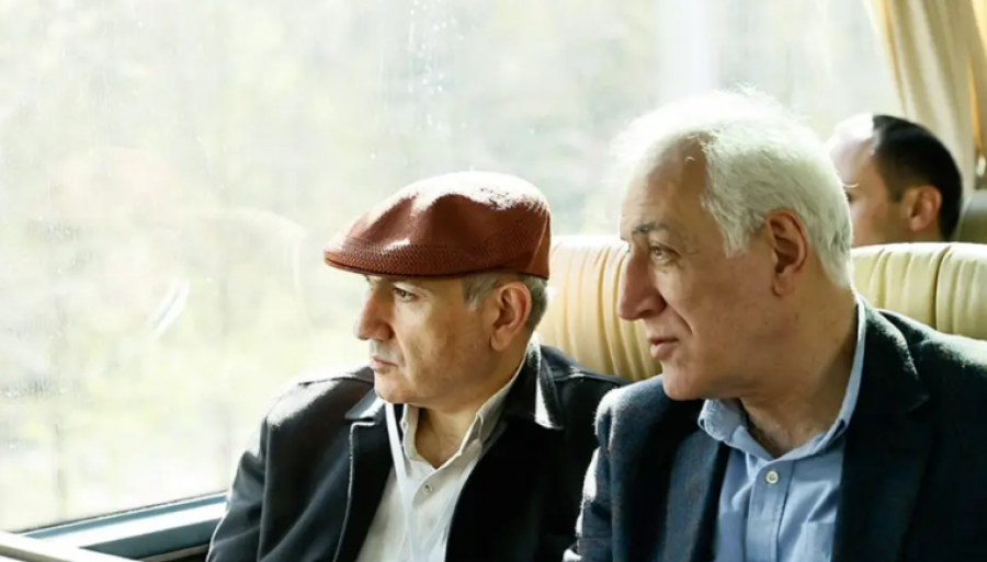 Նախագահն իրեն պահում է Փաշինյանի մոտ աշխատող շարքային ուսապարկի նման․ &laquo;Հրապարակ&raquo;