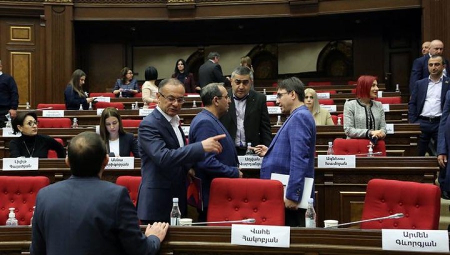 Ընդդիմադիր պատգամավորները միջնորդություն են ներկայացրել զոհված զինծառայողի մոր նկատմամբ կիրառված խափանման միջոցը փոխելու համար