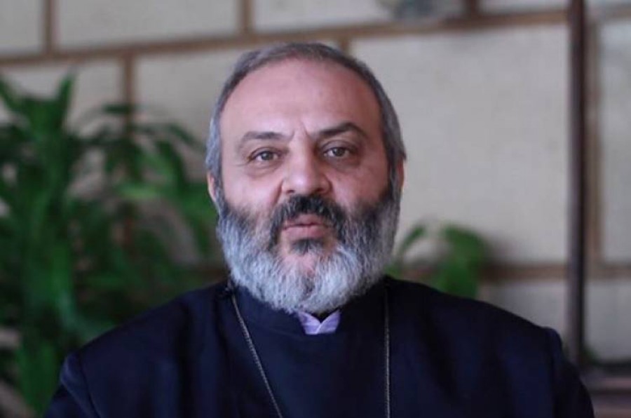 Ինչո՞ւ երկու տարի առաջ թշնամու գրաված հողերի մասին չեք խոսում, հանկարծ 90-ականների հողերի մասին եք խոսում. Սրբազան