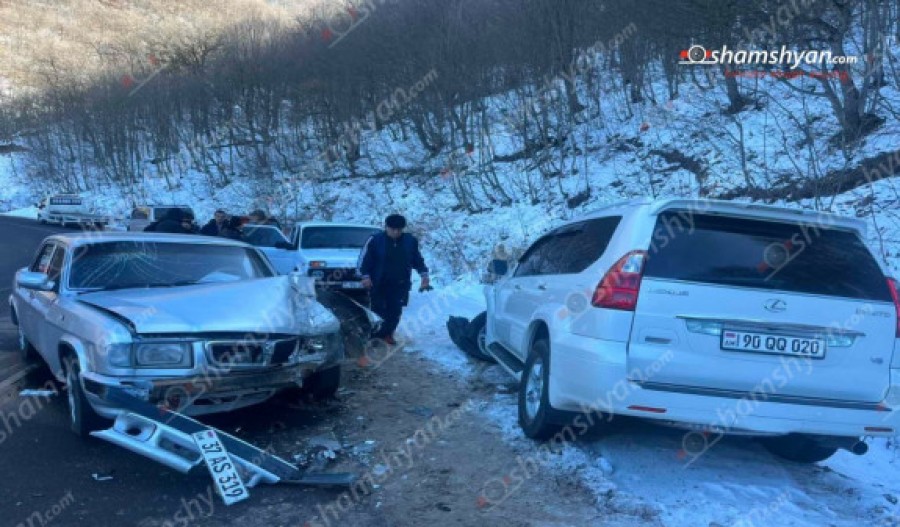 Սյունիքի մարզում բախվել են Lexus-ն ու GAZ 3110-ը. կան վիրավորներ