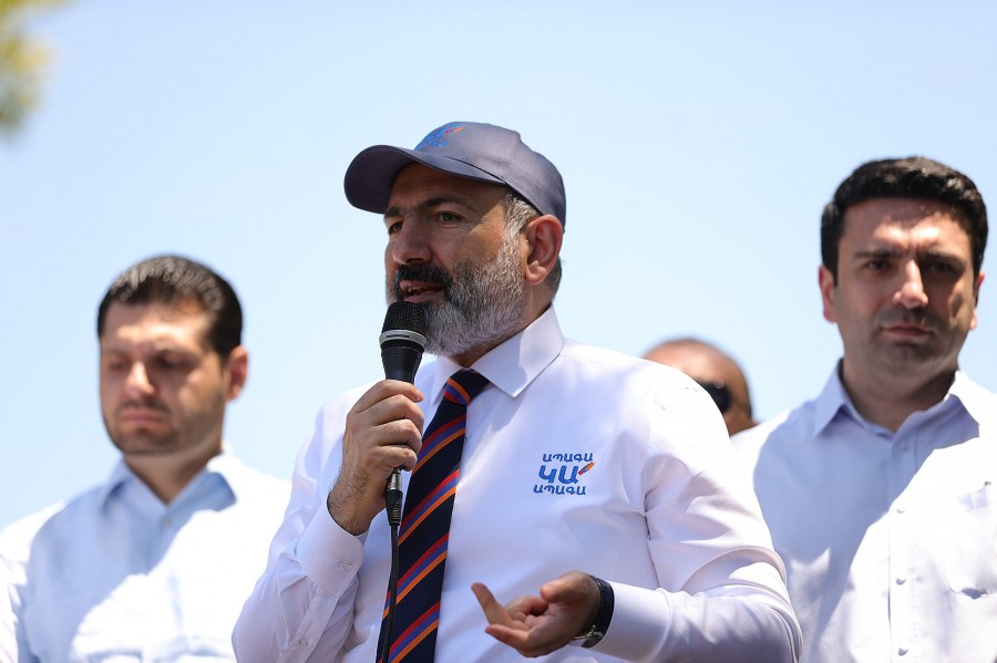 Փաշինյանն անձամբ է եզրափակելու քարոզարշավը, որ, իր սովորույթի համաձայն, մյուս թեկնածուների դեմ սև փիառ անի․ «Հրապարակ»