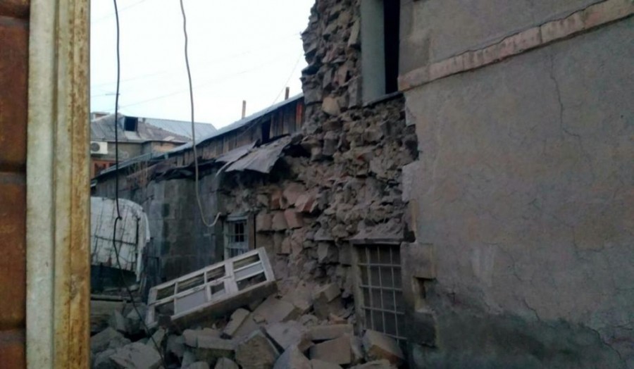 Երևանի տներից մեկը մասամբ փլուզվել է․ ՆԳՆ ՓԾ