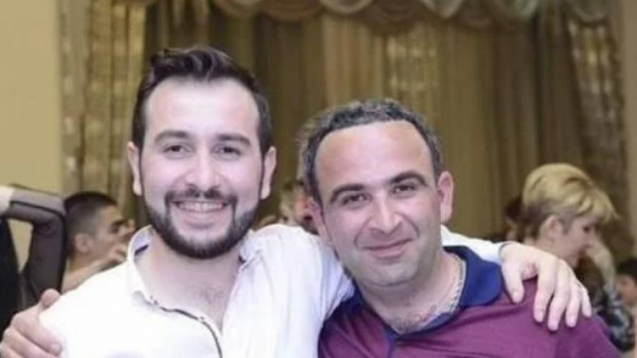 Չարենցավանի ՏԻՄ ընտրությունների օրը Հայկ Կոնջորյանի եղբայրը աչքի է ընկել փողոցային վարքուբարքով. հիշեցում․ «Ժողովուրդ»