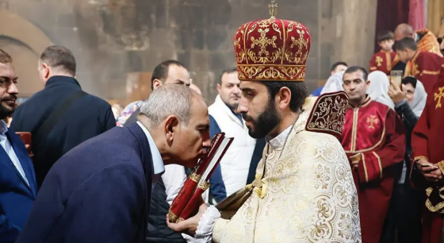 Կեղծ պատարագից Փաշինյանը վերադարձել է ծայրահեղ նյարդայնացած․ «Իրավունք»