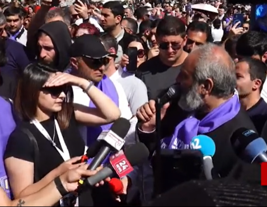 Ալիև քեզ խելոք պահի, կարգին պահի, մինչև կգանք, կասենք՝ որտեղ ինչ կա. Բագրատ սրբազան