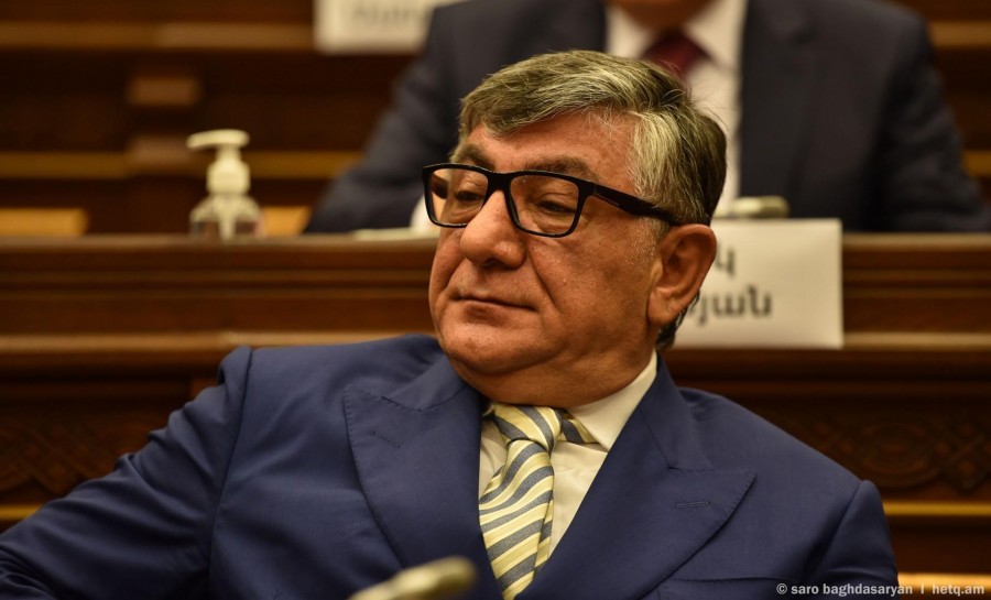 Թավշյա «ռեկետ»-ի «սև ամպերը»՝ Կիրովի գործարանի գլխավերևում․ սեփական բանկում աճուրդի հանված գործարանի գնորդը Սուքիասյանների վարորդն է