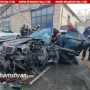 Երևանում Mercedes-ը բախվել է երկաթե էլեկտրասյանը․ վիրավորին դուրս են բերել փրկարարները՝ հատուկ տեխենիկայի օգնությամբ